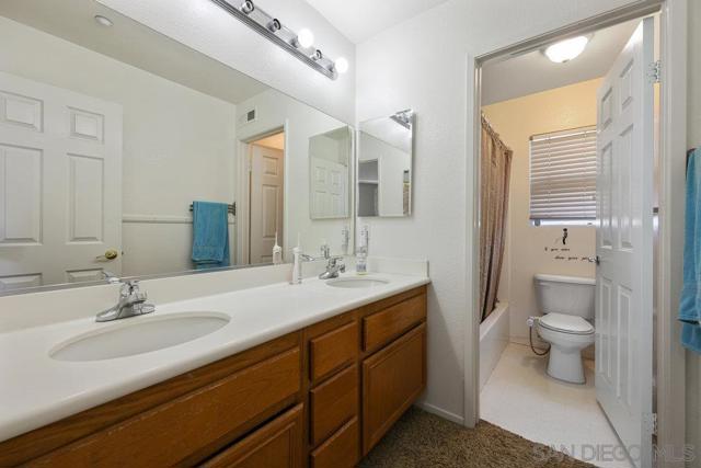 2176 Pointe Pkwy, Spring Valley CA: https://media.crmls.org/mediaz/6c346bbe-2123-4561-b790-2058c4728eab.jpg