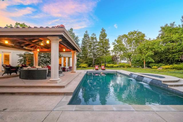 964 Piemonte Dr, Pleasanton CA: https://media.crmls.org/mediaz/6c34a999-08aa-40e2-87fc-ef6c7b6947f3.jpg