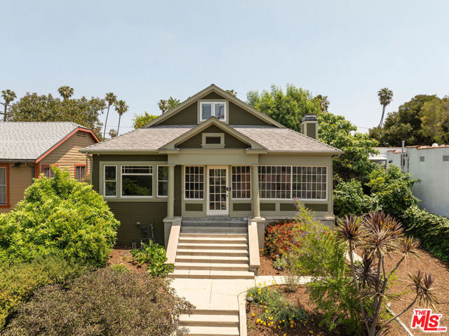 1402 N Benton Way, Los Angeles CA: https://media.crmls.org/mediaz/6c34d93c-d82b-4306-9496-37a668f64492.jpg