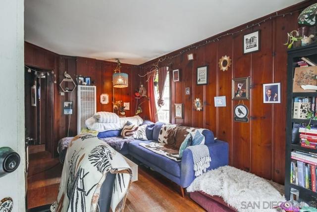 2119 Bacon St, San Diego CA: https://media.crmls.org/mediaz/6c351962-c244-4b87-860c-ccb7665479c5.jpg