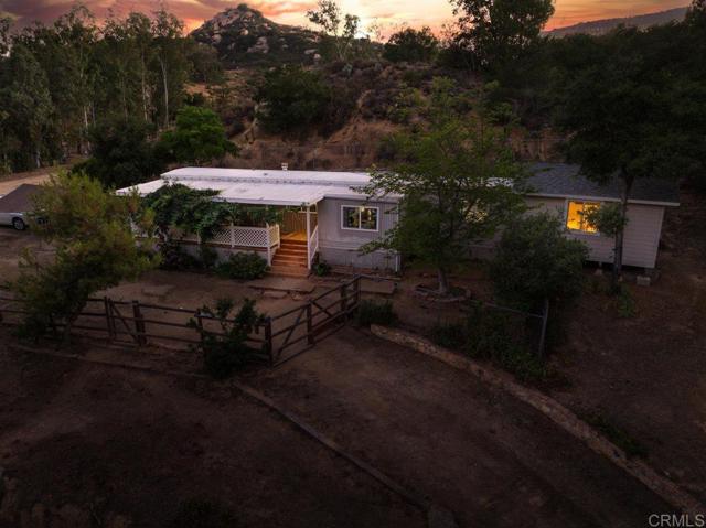 16635 Highland Valley Rd, Ramona CA: https://media.crmls.org/mediaz/6c3532c3-85d2-4d4a-98df-1bf24495283b.jpg