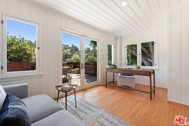 2116 Princeton Avenue, Los Angeles CA: https://media.crmls.org/mediaz/6c356b4a-4562-49cf-9362-1fe985aed4ad.jpg