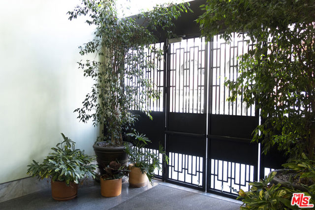 315 W 5th Street, Los Angeles CA: https://media.crmls.org/mediaz/6c357ac5-5e26-4a67-90b1-bdedd146dd8e.jpg