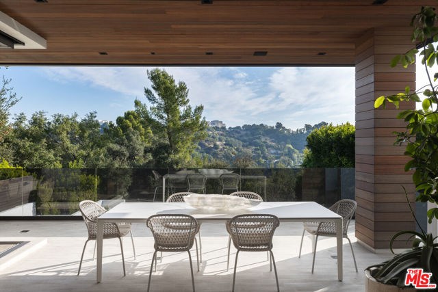 800 N Tigertail Road, Los Angeles CA: https://media.crmls.org/mediaz/6c362bc4-05f4-4a8c-9d04-855292887dff.jpg