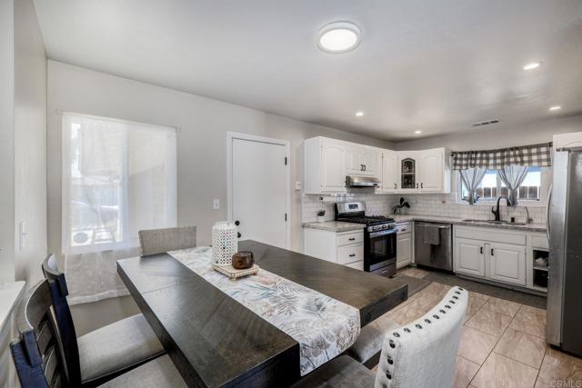 Detail Gallery Image 4 of 25 For 924 Daisy St, Escondido,  CA 92027 - 3 Beds | 2 Baths