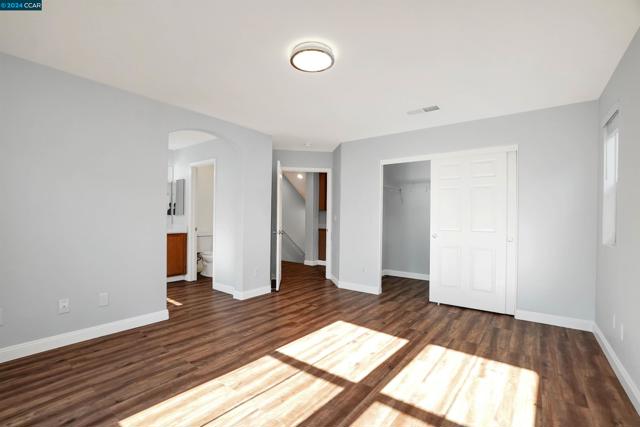 Image 21 of 41 For 550 Heritage Cir