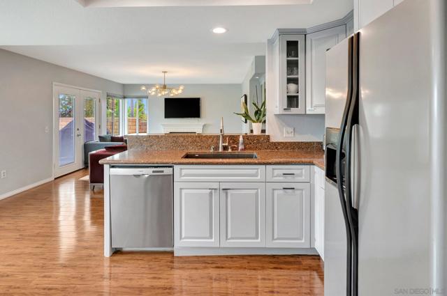 1976 Vineyard Ave, Vista CA: https://media.crmls.org/mediaz/6c36ae48-a8f8-4f33-b1f6-e499b3e3d66a.jpg