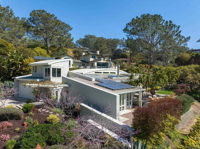327 Pine Needles Dr, Del Mar CA: https://media.crmls.org/mediaz/6c36bdf1-5a1f-42a3-8566-8ffb46903b8e.jpg