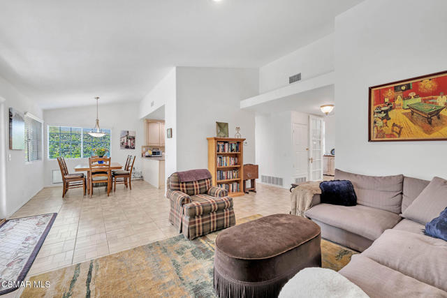 5050 Golden Nugget Way, Oak Park CA: https://media.crmls.org/mediaz/6c36c4d1-294a-4eea-98f9-9eeed54d52b6.jpg