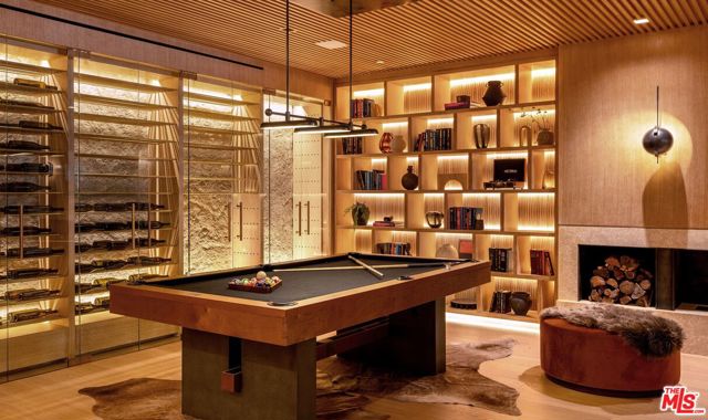 1039 Wallace, Beverly Hills CA: https://media.crmls.org/mediaz/6c370cd2-9283-41c3-9bbf-4600d83cf411.jpg