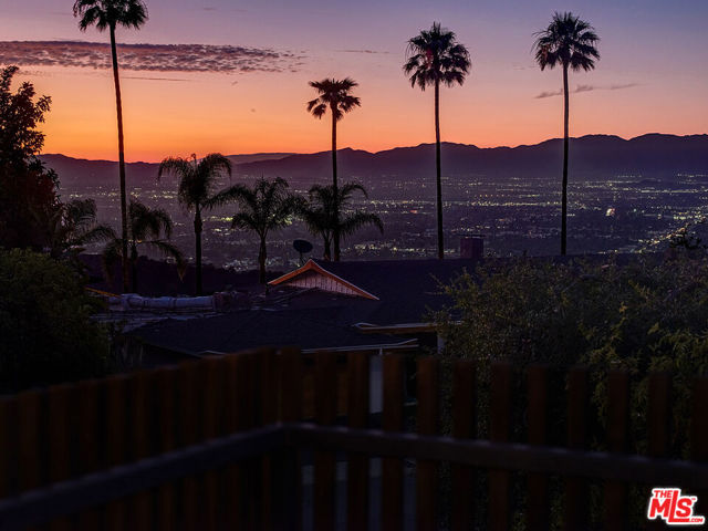 8674 Edwin Drive, Los Angeles CA: https://media.crmls.org/mediaz/6c380006-ba96-48a5-b061-25f597e7bb34.jpg