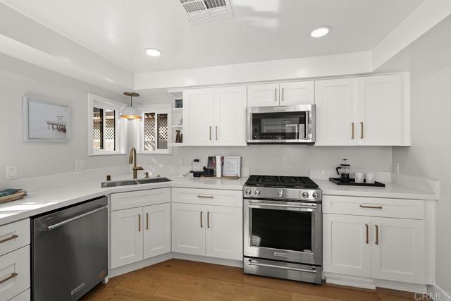 Detail Gallery Image 19 of 55 For 4443 Del Monte Ave, San Diego,  CA 92107 - 3 Beds | 2 Baths