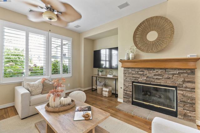 3168 Bay Meadows Ct, Livermore CA: https://media.crmls.org/mediaz/6c387372-98ec-4638-8e3f-4e712a2e4f77.jpg