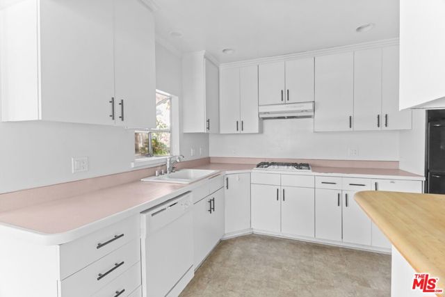 2652 Stoner Avenue, Los Angeles CA: https://media.crmls.org/mediaz/6c38de72-be61-4c9c-94e3-cd0a9ae8bf4d.jpg