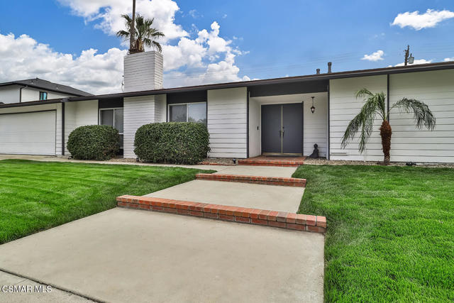 168 E Gainsborough Road, Thousand Oaks CA: https://media.crmls.org/mediaz/6c38e2c2-0ffe-4d79-9e3b-c9f1cd1d1dcf.jpg