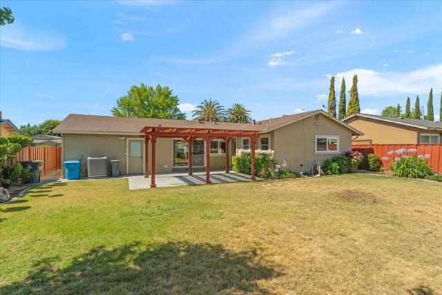 1239 Swaner Drive, Gilroy CA: https://media.crmls.org/mediaz/6c39445e-f943-434b-b264-25f9e154fc88.jpg