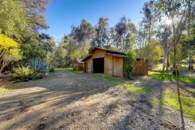 18408 Sweet Ln, Ramona CA: https://media.crmls.org/mediaz/6c39bc34-ebe7-449f-bcdc-6395f841d5b7.jpg