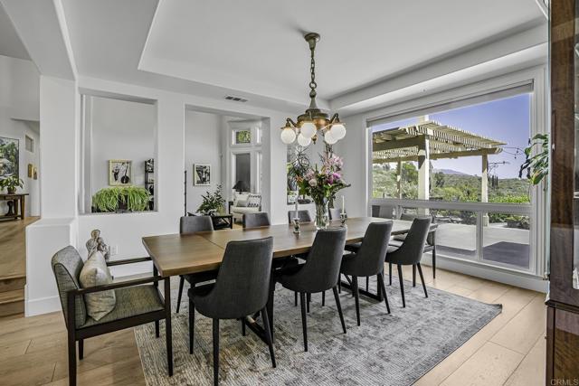 Detail Gallery Image 12 of 24 For 405 Bridoon Ter, Encinitas,  CA 92024 - 5 Beds | 4/2 Baths