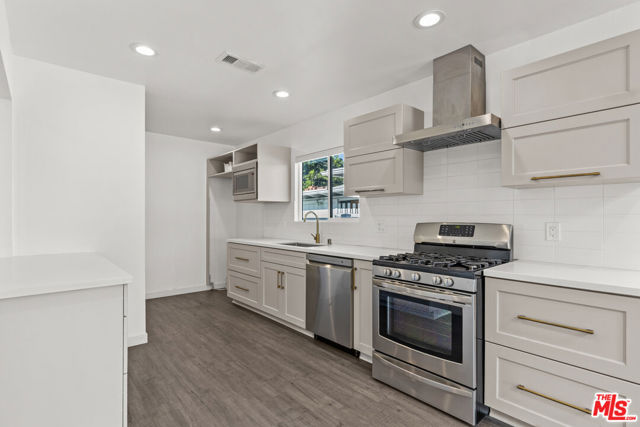 15153 La Maida Street, Sherman Oaks CA: https://media.crmls.org/mediaz/6c39cf54-359c-4530-b4a7-fd3ca6e1d8f2.jpg