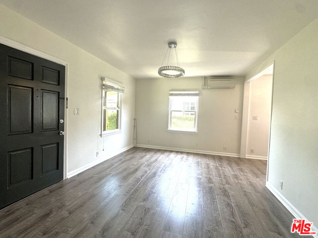 5153 Overland, Culver City CA: https://media.crmls.org/mediaz/6c39d42d-50ad-4d5c-8337-95047a28cb9c.jpg