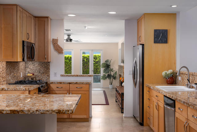 590 N Plaza Amigo, Palm Springs, CA 92262