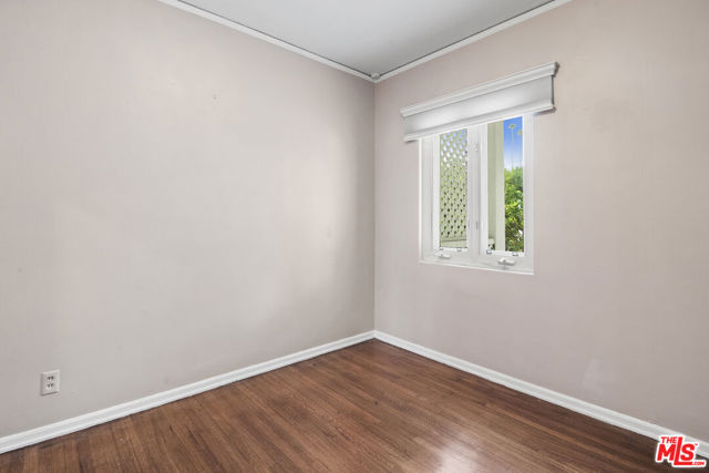 713 N Elm Drive, Beverly Hills CA: https://media.crmls.org/mediaz/6c39fe94-2b43-4a4a-8449-29ddfbf044bb.jpg