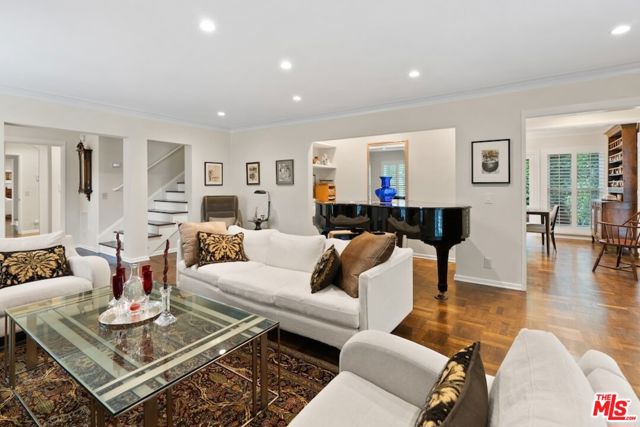 11051 Strathmore Drive, Los Angeles CA: https://media.crmls.org/mediaz/6c39ff57-1da6-4408-bf9e-da9636ff0ae4.jpg