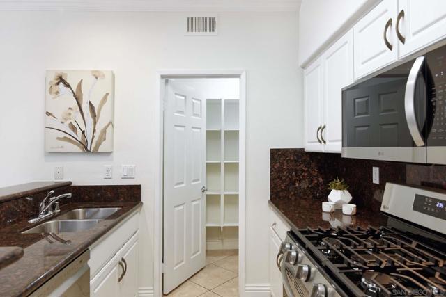 12376 Carmel Country Rd, San Diego CA: https://media.crmls.org/mediaz/6c3a7bab-eebc-4f78-8eca-5412641d7447.jpg