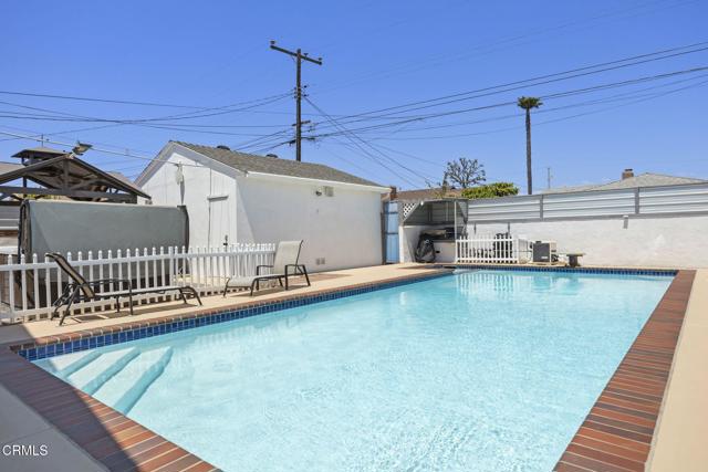 1213 Doris Avenue, Oxnard CA: https://media.crmls.org/mediaz/6c3ae428-94a3-447c-bb1b-df1c2fae6a17.jpg