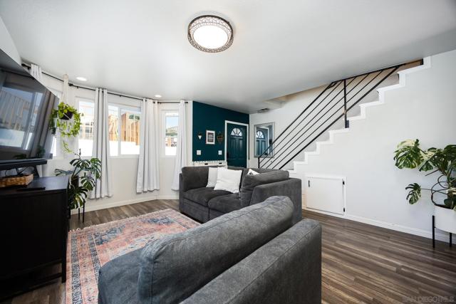 5778 Cumberland St, San Diego CA: https://media.crmls.org/mediaz/6c3aebe2-7cf9-4636-8317-e519381c8c30.jpg