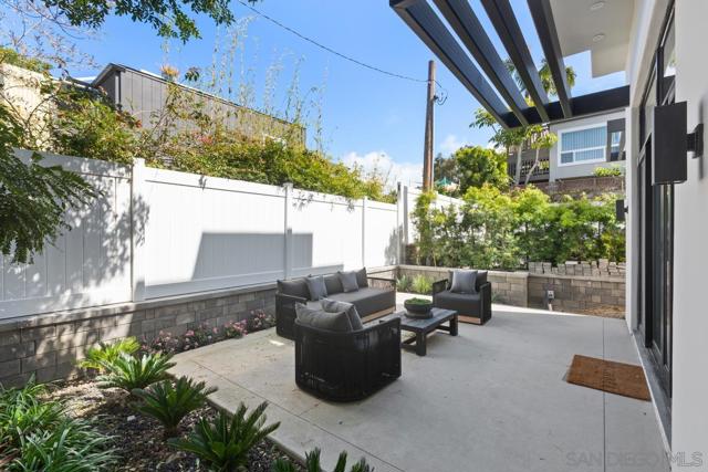 Image 30 of 43 For 744 Bonair St