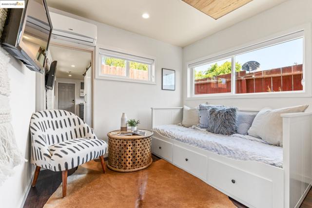 820 Amador St, Richmond CA: https://media.crmls.org/mediaz/6c3bbc4f-2977-4fad-a51c-bdc4ec44163e.jpg