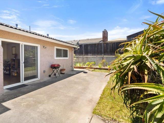 74 Meadow Terrace, Watsonville CA: https://media.crmls.org/mediaz/6c3bbe8d-030a-4887-afbb-819792e68c20.jpg