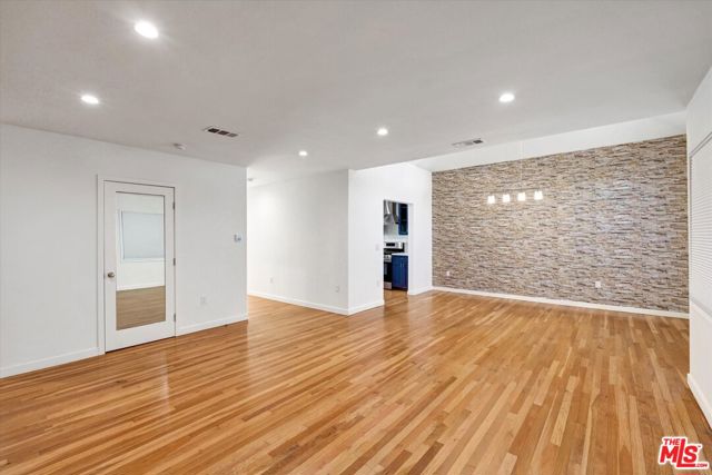 5400 W 82nd Street, Los Angeles CA: https://media.crmls.org/mediaz/6c3c5670-3d55-40d6-885a-74395dc5cd09.jpg