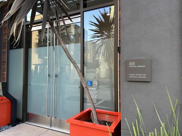 3658 Capitol Ave, Fremont CA: https://media.crmls.org/mediaz/6c3c7fff-26ab-4c1e-ad8a-10896738ca04.jpg