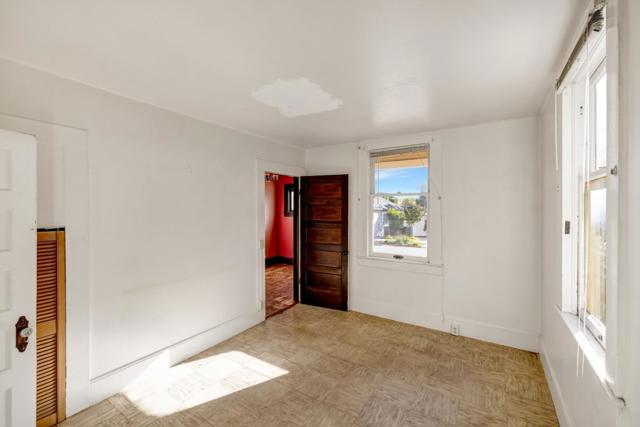486 VAN BUREN ST, Monterey CA: https://media.crmls.org/mediaz/6c3d2b83-dd20-47bd-aa1e-b3f84f10ca01.jpg