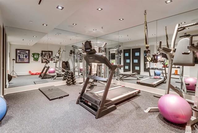 969 Adella Ave, Coronado CA: https://media.crmls.org/mediaz/6c3df7a6-2f53-4ab7-9bef-ddb730a84e7e.jpg