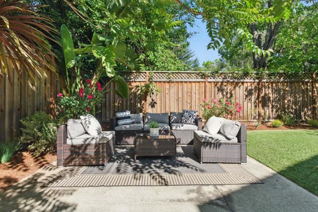 821 Whitehall Lane, Redwood City CA: https://media.crmls.org/mediaz/6c3e4083-364d-4378-b58d-67a73ed17b5c.jpg
