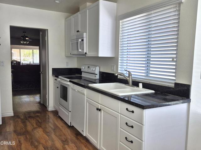 Detail Gallery Image 8 of 45 For 13105 Village 13, Camarillo,  CA 93012 - 2 Beds | 2 Baths