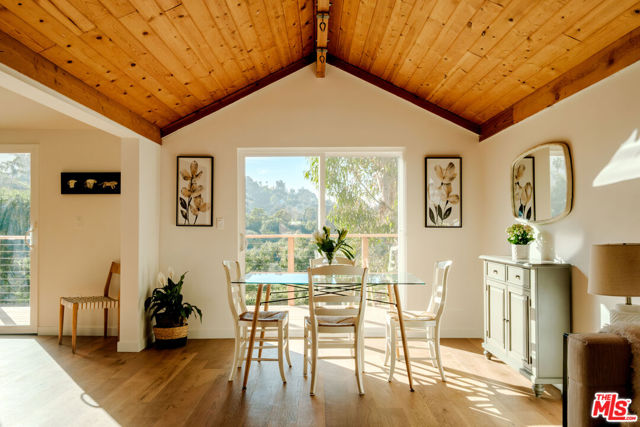 19777 Grand View Drive, Topanga CA: https://media.crmls.org/mediaz/6c3ec097-1e81-44e7-b009-c8876c21147d.jpg
