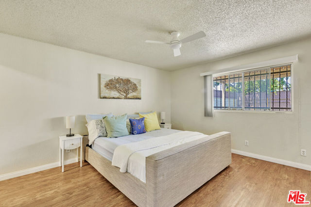 433 E 97th Street, Los Angeles CA: https://media.crmls.org/mediaz/6c3ee8b9-aec1-463f-b2ce-2da92d3b4c45.jpg