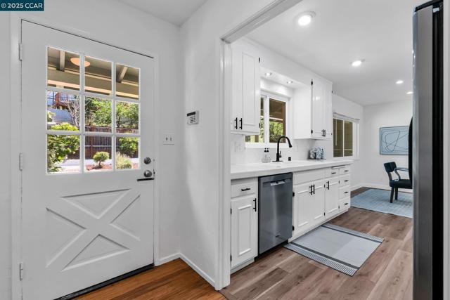 57 Jemco Ct, Pleasant Hill CA: https://media.crmls.org/mediaz/6c3f9474-f3fa-4bc6-869a-7702585e0550.jpg