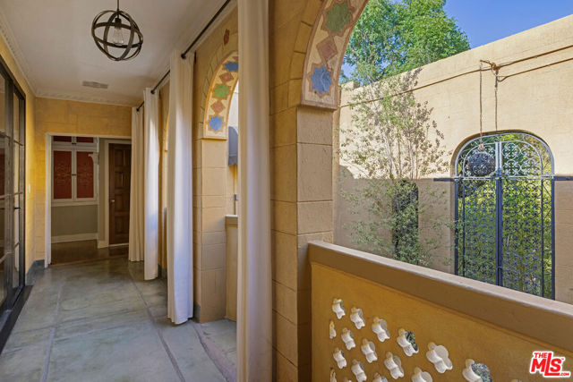 540 Mount Washington Drive, Los Angeles CA: https://media.crmls.org/mediaz/6c3fb0b7-2e5f-4bef-bf38-51d85759be05.jpg