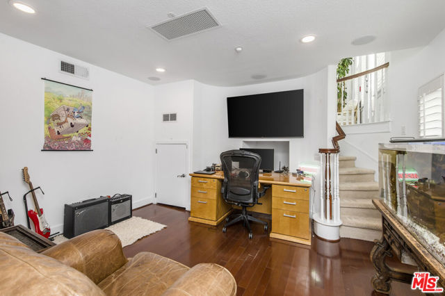 6021 Dawn, Playa Vista CA: https://media.crmls.org/mediaz/6c4031a1-b5c0-4fba-bd5b-730b7dec8722.jpg