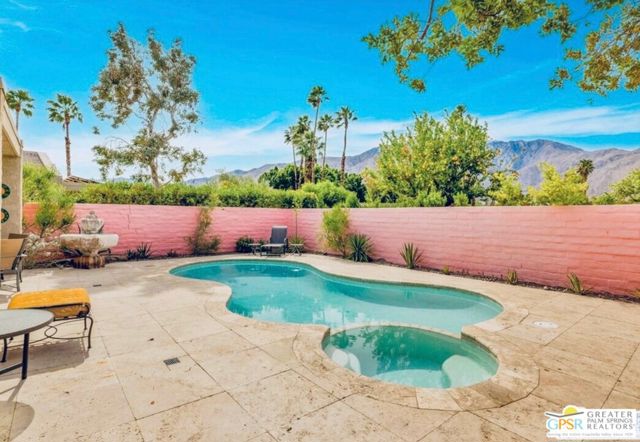 2861 Sundance Circle, Palm Springs CA: https://media.crmls.org/mediaz/6c411cee-fcca-4007-917c-145c1a987ee6.jpg
