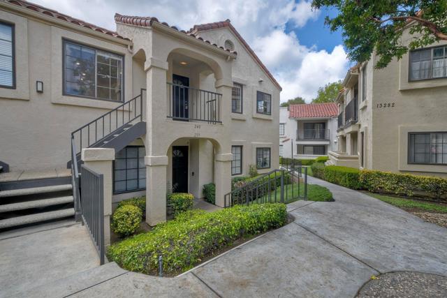 13260 Wimberly Sq, San Diego CA: https://media.crmls.org/mediaz/6c4138a0-c35e-488a-8b20-cbb00f3c3bdf.jpg
