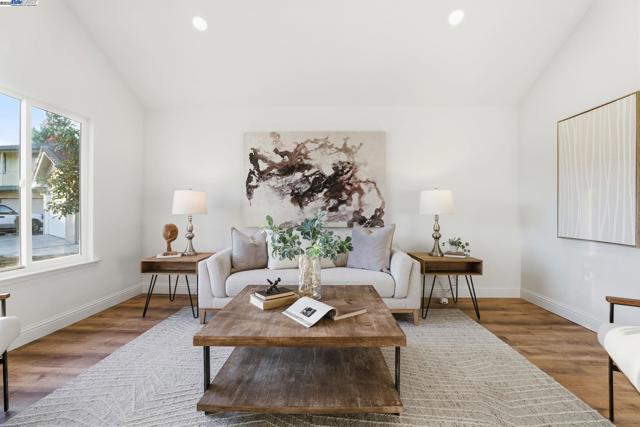 240 Carmelita Pl, Fremont CA: https://media.crmls.org/mediaz/6c415471-4e3c-4bdc-98ad-bb8dedee22b6.jpg