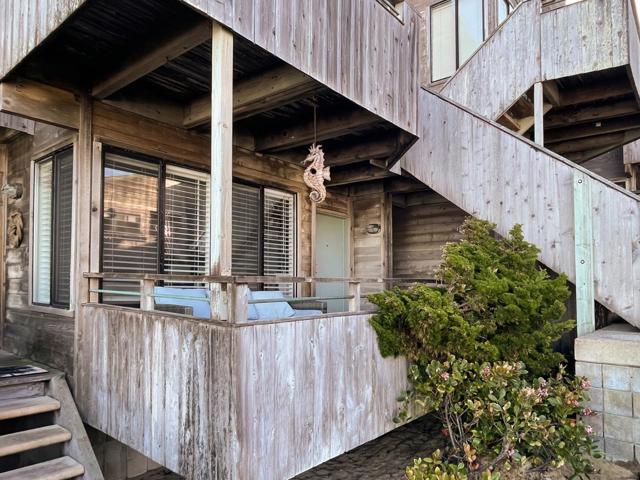 1 Surf Way, Monterey CA: https://media.crmls.org/mediaz/6c416988-5d53-4db7-ba28-d91c5b0604a3.jpg