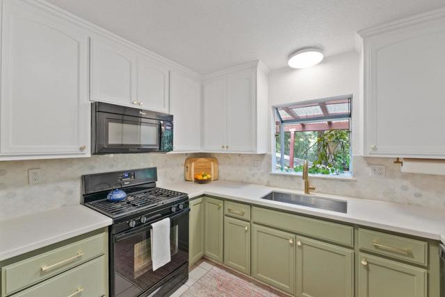 354 Lenore Way, Felton CA: https://media.crmls.org/mediaz/6c418e5b-ebf7-4926-aa65-f37b8298d092.jpg