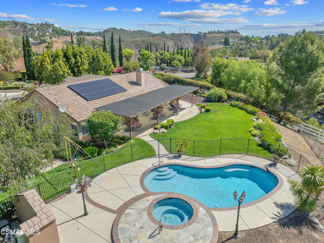 12490 Ridge Drive, Santa Rosa CA: https://media.crmls.org/mediaz/6c419d90-b2c8-4538-88e1-96eea4d388b1.jpg